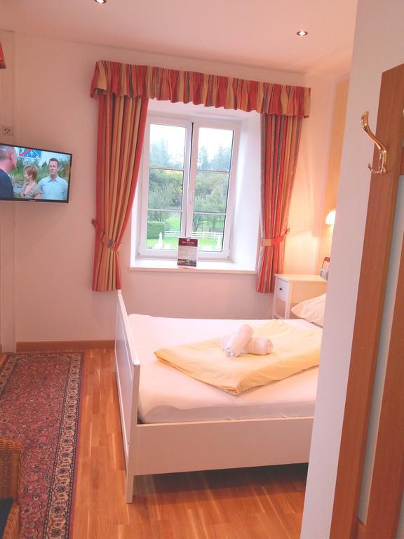 Hotel Gut Drasing Krumpendorf Exterior foto