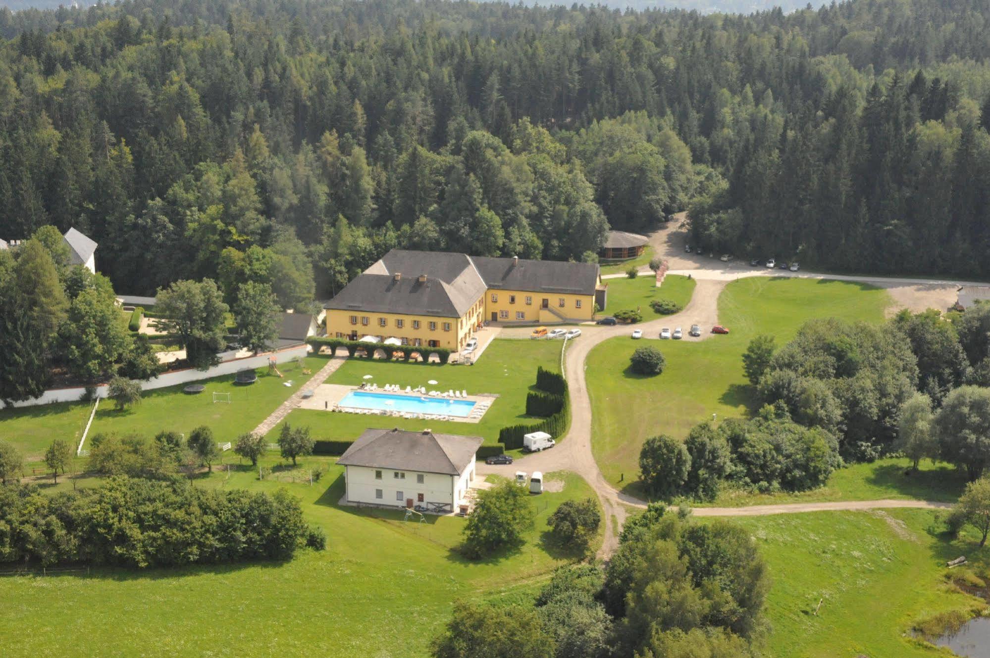 Hotel Gut Drasing Krumpendorf Exterior foto