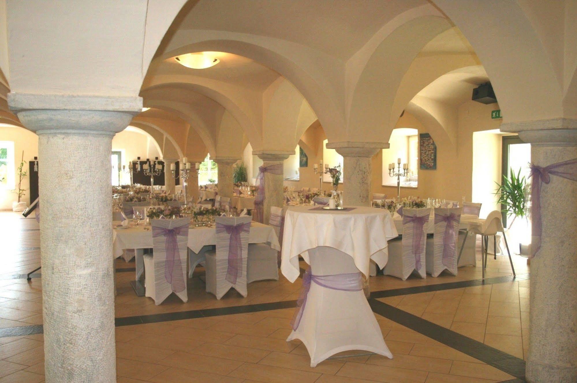 Hotel Gut Drasing Krumpendorf Exterior foto